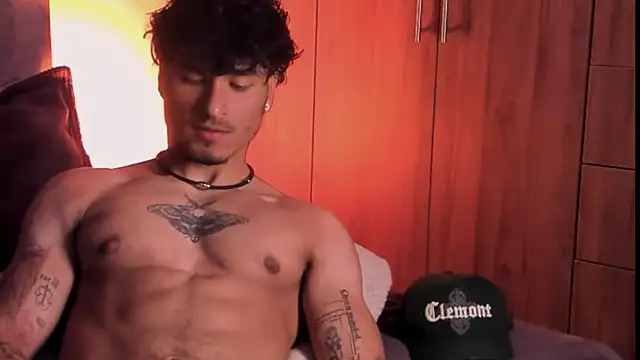 Snapshot of Thomas_Fit1 chatting on September 17, 5:31 am Thomas Fit1 online show from September 17, 5:31 am