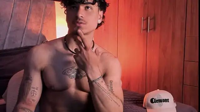 Snapshot of Thomas_Fit1 chatting on September 21, 11:39 pm Thomas Fit1 online show from September 21, 11:39 pm