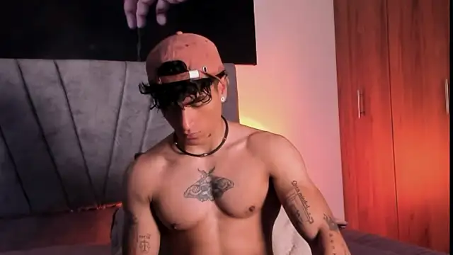 Snapshot of Thomas_Fit1 chatting on October 10, 12:42 am Thomas Fit1 online show from October 10, 12:42 am