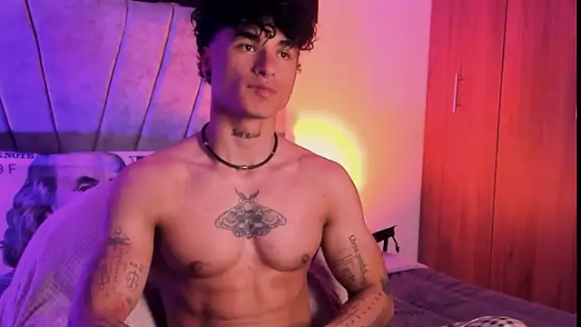 Snapshot of Thomas_Fit1 chatting on October 18, 9:48 pm Thomas Fit1 online show from October 18, 9:48 pm