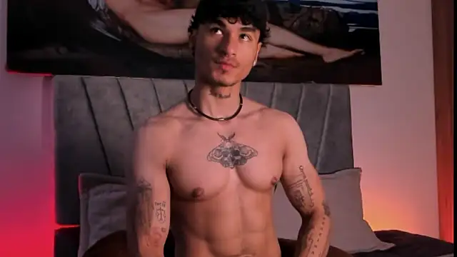 Snapshot of Thomas_Fit1 chatting on November 7, 5:24 pm Thomas Fit1 online show from November 7, 5:24 pm