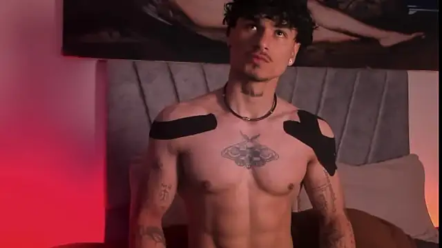 Snapshot of Thomas_Fit1 chatting on November 25, 1:27 am Thomas Fit1 online show from November 25, 1:27 am