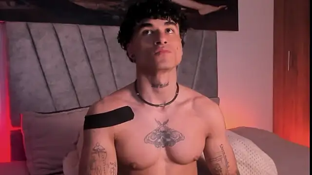 Snapshot of Thomas_Fit1 chatting on December 4, 4:00 am Thomas Fit1 online show from December 4, 4:00 am