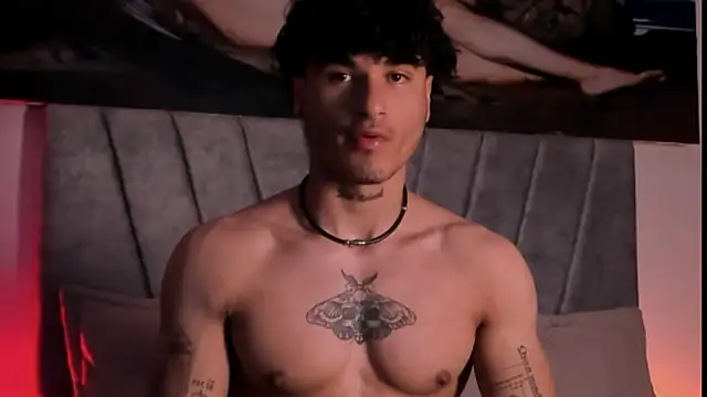 Snapshot of Thomas_Fit1 chatting on December 21, 1:24 am Thomas Fit1 online show from December 21, 1:24 am