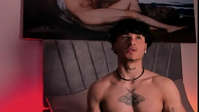 Snapshot of Thomas_Fit1 chatting on December 23, 4:54 am Thomas Fit1 online show from December 23, 4:54 am