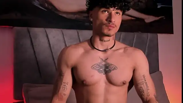 Snapshot of Thomas_Fit1 chatting on January 8, 4:37 am Thomas Fit1 online show from January 8, 4:37 am