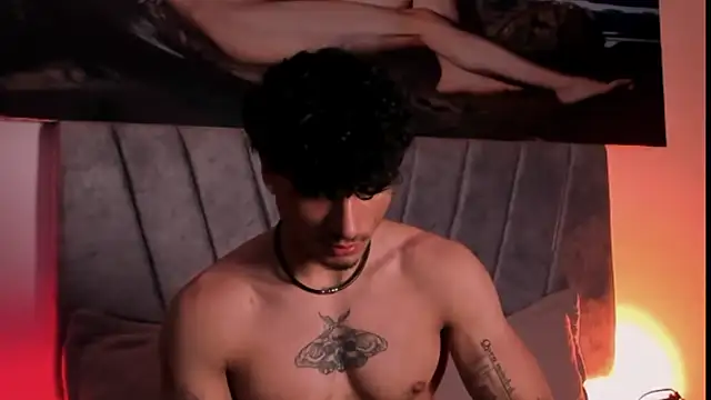 Snapshot of Thomas_Fit1 chatting on January 12, 3:01 am Thomas Fit1 online show from January 12, 3:01 am