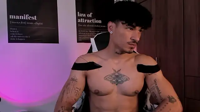 Snapshot of Thomas_Fit1 chatting on February 12, 7:42 pm Thomas Fit1 online show from February 12, 7:42 pm