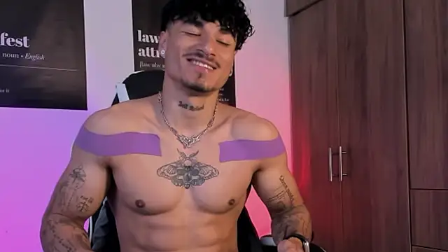 Snapshot of Thomas_Fit1 chatting on February 17, 6:03 pm Thomas Fit1 online show from February 17, 6:03 pm