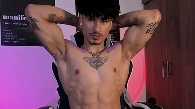 Snapshot of Thomas_Fit1 chatting on February 19, 6:04 pm Thomas Fit1 online show from February 19, 6:04 pm