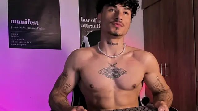 Snapshot of Thomas_Fit1 chatting on February 21, 12:44 am Thomas Fit1 online show from February 21, 12:44 am