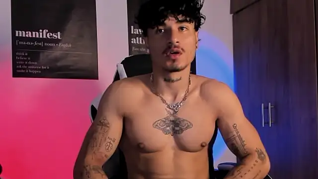 Snapshot of Thomas_Fit1 chatting on February 25, 4:33 am Thomas Fit1 online show from February 25, 4:33 am