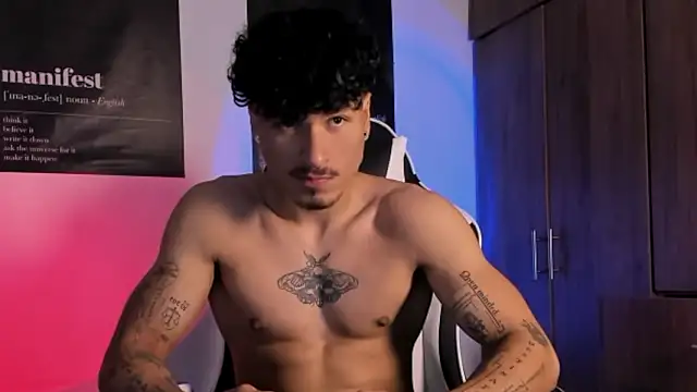 Snapshot of Thomas_Fit1 chatting on February 28, 2:23 am Thomas Fit1 online show from February 28, 2:23 am