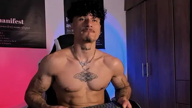 Snapshot of Thomas_Fit1 chatting on March 1, 11:51 pm Thomas Fit1 online show from March 1, 11:51 pm