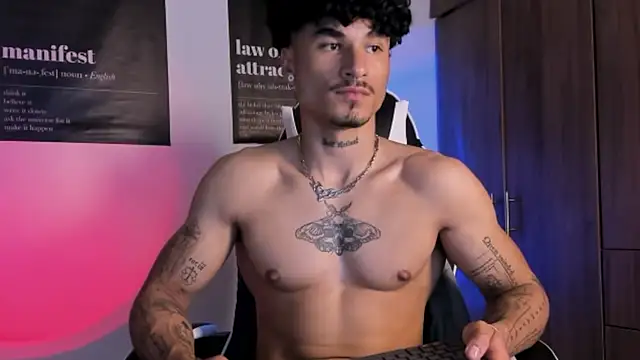 Snapshot of Thomas_Fit1 chatting on March 2, 5:08 am Thomas Fit1 online show from March 2, 5:08 am