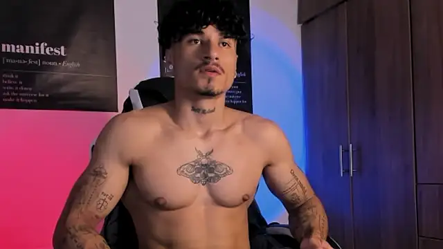 Snapshot of Thomas_Fit1 chatting on March 2, 11:00 pm Thomas Fit1 online show from March 2, 11:00 pm