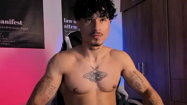 Snapshot of Thomas_Fit1 chatting on March 5, 4:08 am Thomas Fit1 online show from March 5, 4:08 am