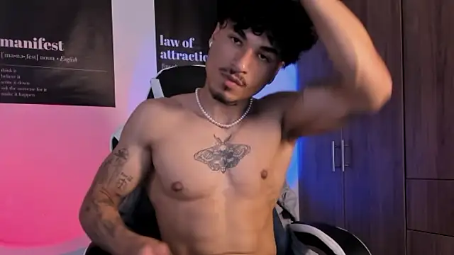 Snapshot of Thomas_Fit1 chatting on March 6, 8:38 pm Thomas Fit1 online show from March 6, 8:38 pm