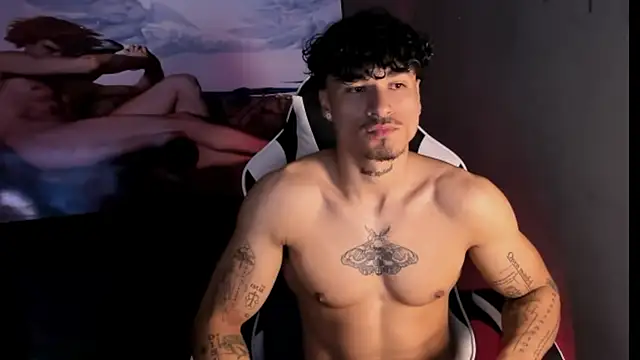 Snapshot of Thomas_Fit1 chatting on March 19, 3:43 am Thomas Fit1 online show from March 19, 3:43 am