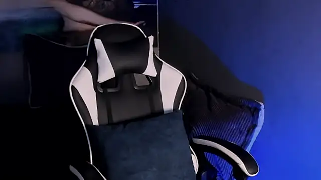 Snapshot of Thomas_Fit1 chatting on March 24, 1:43 am Thomas Fit1 online show from March 24, 1:43 am