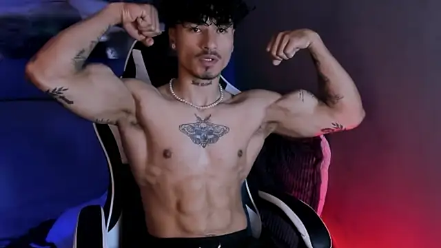 Snapshot of Thomas_Fit1 chatting on March 25, 6:36 pm Thomas Fit1 online show from March 25, 6:36 pm