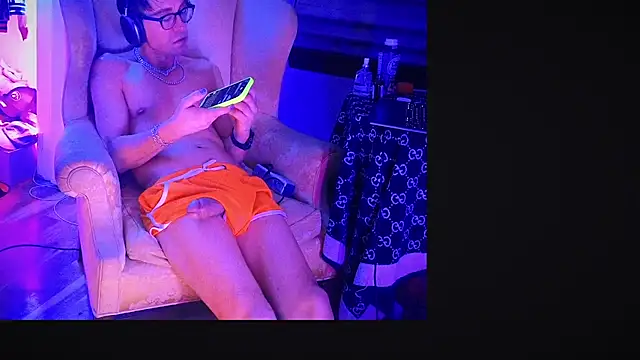 Snapshot of YouLikeBigDick9 chatting on February 17, 8:30 am YouLikeBigDick9 online show from February 17, 8:30 am