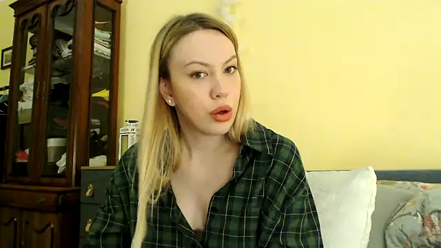 Snapshot of Scarlettford chatting on December 27, 4:32 pm Scarlettford online show from December 27, 4:32 pm