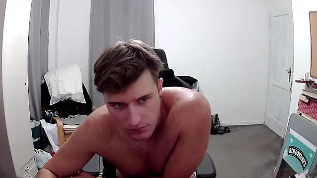 Snapshot of PKrisztian chatting on September 11, 8:31 pm PKrisztian online show from September 11, 8:31 pm