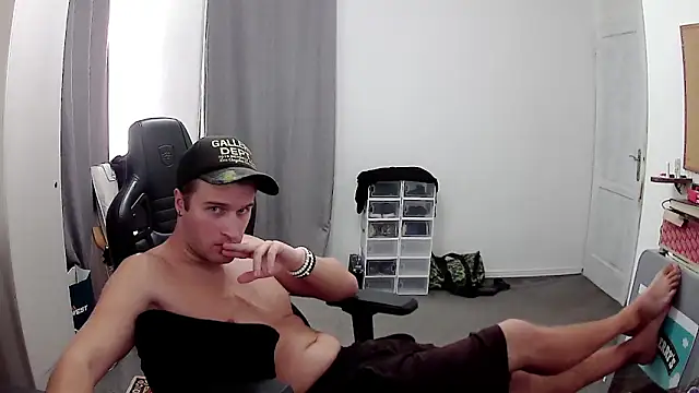 Snapshot of PKrisztian chatting on September 29, 6:46 pm PKrisztian online show from September 29, 6:46 pm