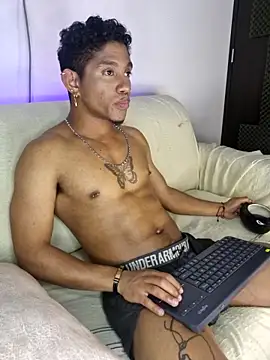 Snapshot of Palo_santo chatting on May 25, 5:19 pm Palo santo online show from May 25, 5:19 pm