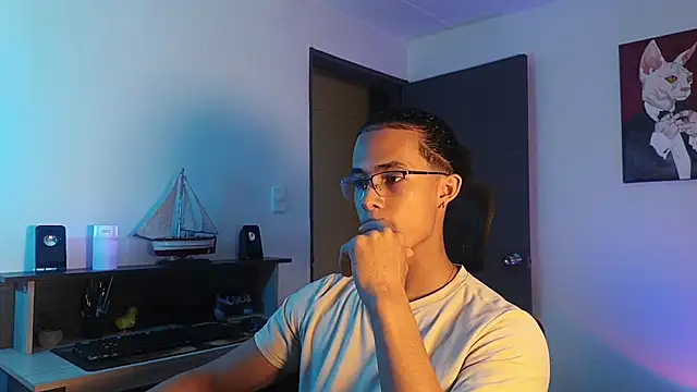 Snapshot of alejo_x3 chatting on October 28, 12:47 am alejo x3 online show from October 28, 12:47 am