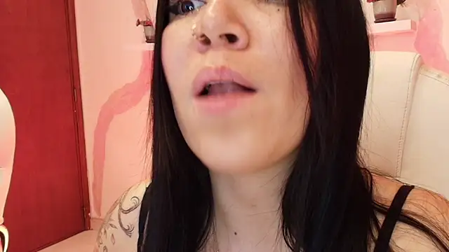 Snapshot of AilynRed chatting on February 21, 4:40 am AilynRed online show from February 21, 4:40 am