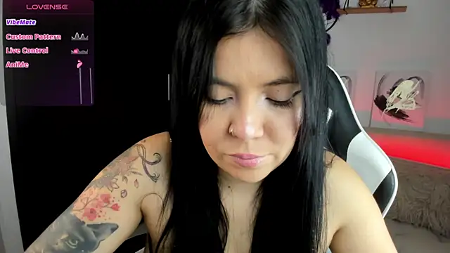 Snapshot of AilynRed chatting on October 2, 3:02 am AilynRed online show from October 2, 3:02 am