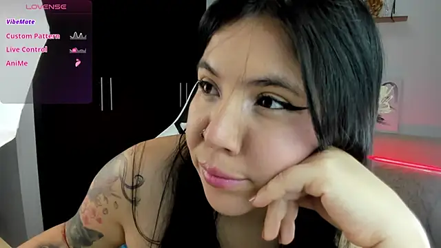 Snapshot of AilynRed chatting on October 9, 1:47 am AilynRed online show from October 9, 1:47 am