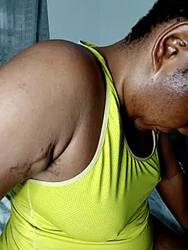 Snapshot of Babez_show chatting on December 1, 9:47 am Babez show online show from December 1, 9:47 am