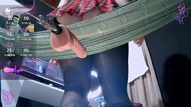 Snapshot of waterfalls_girl chatting on November 21, 12:43 am waterfalls girl online show from November 21, 12:43 am