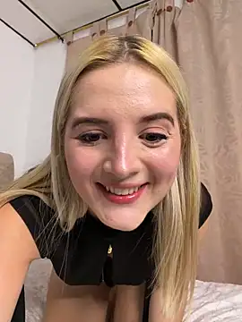Snapshot of Maia_Collins chatting on June 4, 12:49 am Maia Collins online show from June 4, 12:49 am