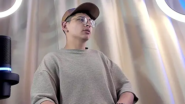 a lejandro 0 8 online show from February 5, 10:22 pm