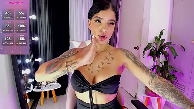 Snapshot of EmmaRusellx chatting on December 2, 11:56 pm EmmaRusellx online show from December 2, 11:56 pm