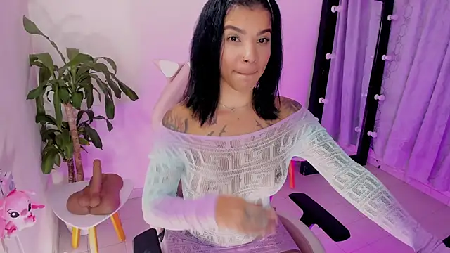 EmmaRusellx online show from April 27, 11:58 pm