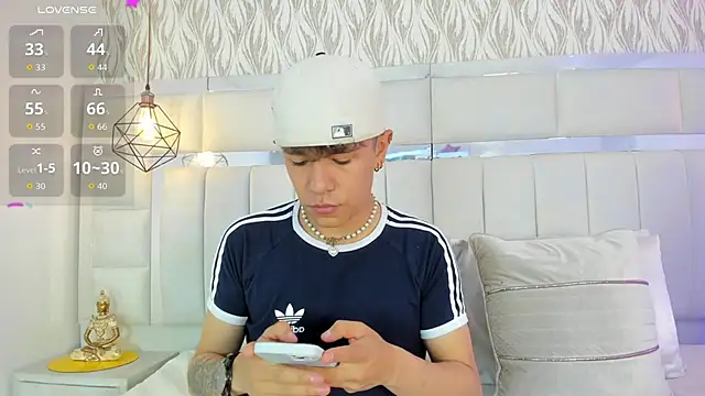 Snapshot of 1m_Joel chatting on October 5, 4:22 am 1m Joel online show from October 5, 4:22 am