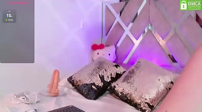 Snapshot of LauryMoons chatting on February 20, 10:48 pm LauryMoons online show from February 20, 10:48 pm