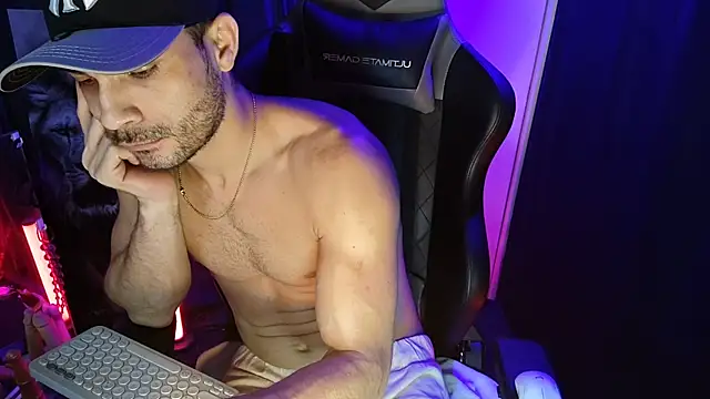Snapshot of sexyboycolombi4 chatting on January 22, 8:40 am sexyboycolombi4 online show from January 22, 8:40 am