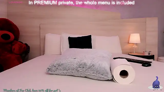 Snapshot of FoxxyClarise chatting on February 18, 11:44 am FoxxyClarise online show from February 18, 11:44 am