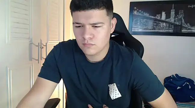 Snapshot of Plug_Control chatting on December 3, 1:10 pm Plug Control online show from December 3, 1:10 pm