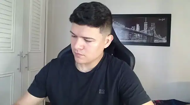 Snapshot of Plug_Control chatting on December 23, 3:23 pm Plug Control online show from December 23, 3:23 pm