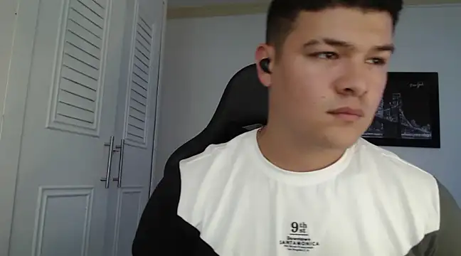 Snapshot of Plug_Control chatting on January 28, 7:21 pm Plug Control online show from January 28, 7:21 pm