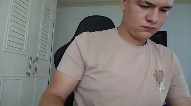 Snapshot of Plug_Control chatting on February 2, 5:15 pm Plug Control online show from February 2, 5:15 pm