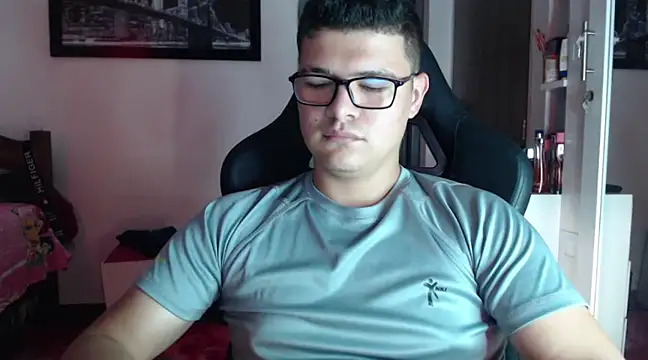 Snapshot of Plug_Control chatting on February 19, 9:14 pm Plug Control online show from February 19, 9:14 pm