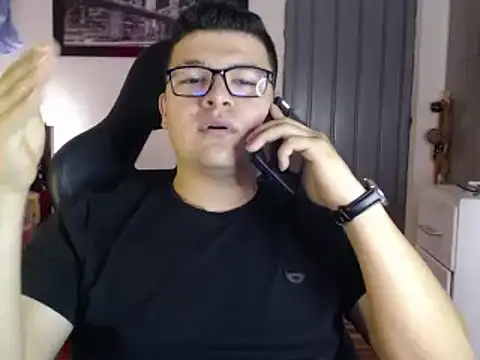 Snapshot of Plug_Control chatting on February 21, 7:32 pm Plug Control online show from February 21, 7:32 pm